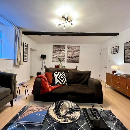 Superbly Located 2 Bedroom Luxury Apartment Bath Exterior foto